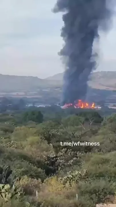 В Мексике загорелся поезд - 1