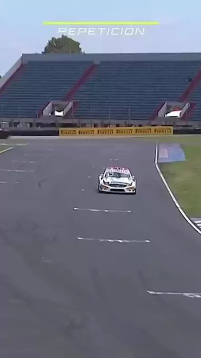 На гонке в Аргентине машина врезалась в трибуны