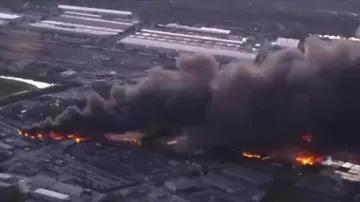 Грузовой самолет потерпел крушение в США-5