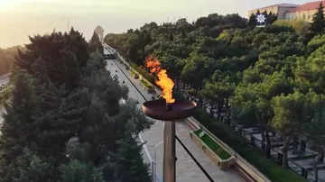 Prezident İlham Əliyev və birinci xanım Mehriban Əliyeva Ulu Öndər Heydər Əliyevin məzarını ziyarət ediblər (08.11.2025)