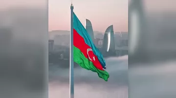 Bu gün Azərbaycanın hər bir yerində dövlət bayrağı dalğalanır. Eşq olsun, Azərbaycan bayrağına!