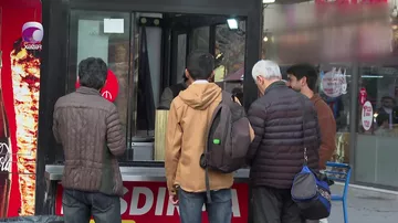 Toyuq dönərinə tələbat ARTDI - Ət dönərində xəstəlik təhlükəsi var?