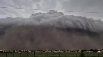 Эффектные кадры приближения песчаной бури в Аргентине