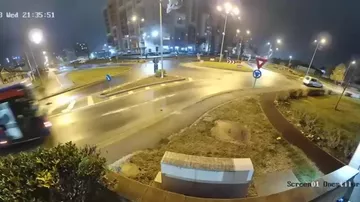 Такси пролетело через две машины