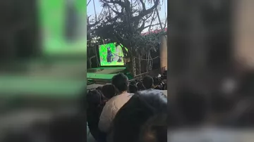 В Китай черный медведь напал на дрессировщика