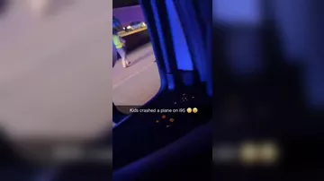 В США самолет экстренно приземлился и столкнулся с автомобилем - 2