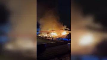 Komanda gerilədi, azarkeşlər stadionu yandırdı