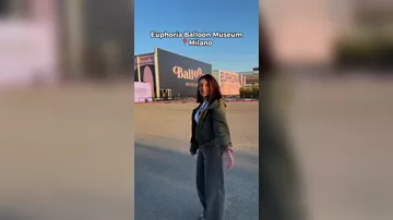 Блогер Айтадж Мусабейли показала воздушные инсталляции музея в Милане