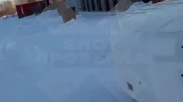 Китайский электрокар замёрз и заблокировался на трассе