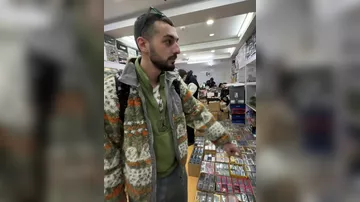 Гигантский выбор игрушечных машинок в магазине Шанхая - 2