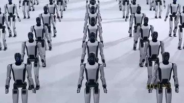 В Китае показали строй роботов перед отправкой на заводы