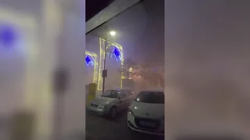 Сильные ветра обрушили рождественскую иллюминацию в Испании