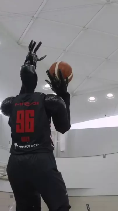 Робот установил рекорд по дальности броска в баскетболе