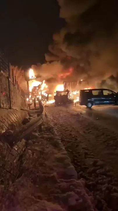 Появились кадры с места крупного ДТП в Японии - 1