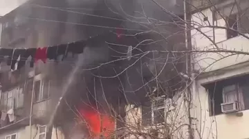 Binəqədidə bina yanır