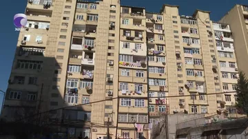 Yeni Günəşlidə fasilələrə verilən su küçəyə axır