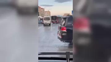 Два автобуса столкнулись в Баку