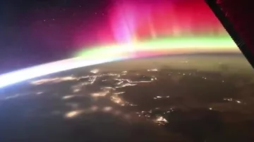 Вид полярного сияния с МКС облетает мировые соцсети