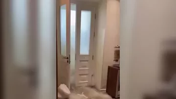 Штормовая волна ворвалась в жилой дом на Мальте