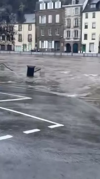 Франция уходит под воду - 1