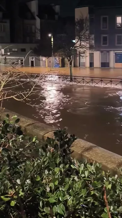 Франция уходит под воду - 2