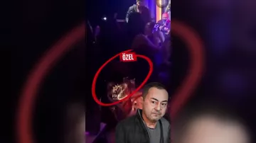 Serdar Ortaç səhnədə halı pisləşərək yıxıldı  2