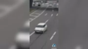 Propektdə hərəkət edən yük avtomobilinin təkərləri yerindən çıxdı