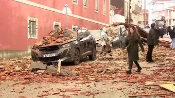 Португалию накрыл разрушительный циклон