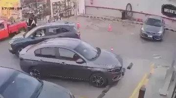 Misirin paytaxtı Qahirədə qəfildən iki mağaza çöküb