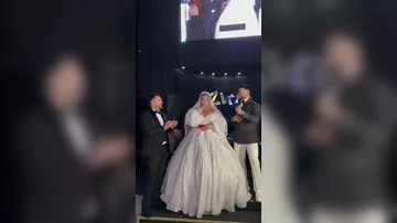 Bakıda toyda MARAQLI ANLAR: gəlin ƏRƏB DİLİNDƏ mahnı oxudu