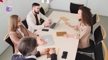 Əmək bazarında kadr çatışmazlığı - iş var, mütəxəssis yoxdur