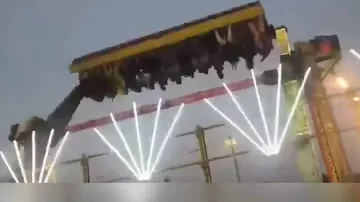 В Индии рухнул аттракцион