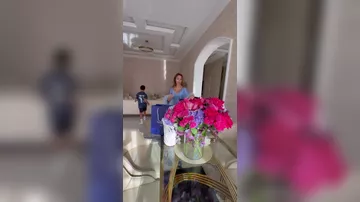 Sevgililər günündə aldığı hədiyyəni göstərdi 2