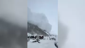 Кадры массивной лавины в Италии