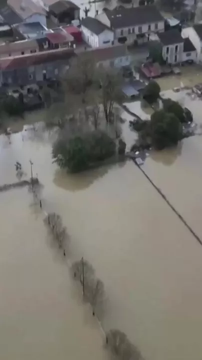 Во Франции более 100 тысяч гектаров оказались затоплены