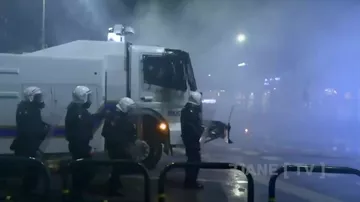 В Тиране проходят массовые протесты - 2