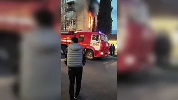 Şəkidə binada güclü yanğın - Hadisə yerindən GÖRÜNTÜLƏR