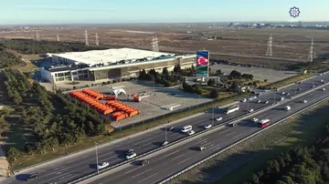 Prezident İlham Əliyev Bakıda məişət tullantıları daşıyan texnikalarla tanış olub