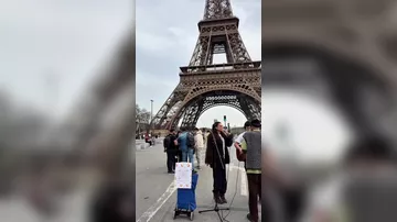 Nazirin nəvəsi Eyfelin qarşısında mahnı oxudu