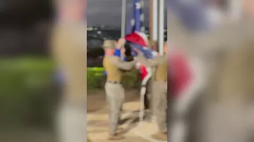 Американцы подняли флаг над Каракасом