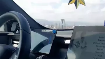 Sürət həddini 200-ə çatdırdı və telefona çəkdi - ANBAAN GÖRÜNTÜ