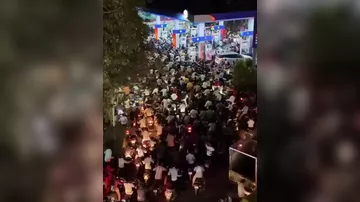 Очереди на заправках Индии растут