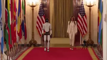 Мелания Трамп пришла на саммит с роботом