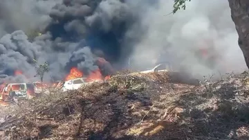 Крупный пожар уничтожил сотни машин в Акапулько