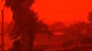 Песчаная буря окрасила Крит в оранжево-красный цвет