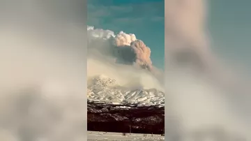 Вулкан Шивелуч на Камчатке выбросил пепел