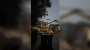 Keşlə qəsəbəsində qəzaya səbəb olan evin sökülməsinə başlandı