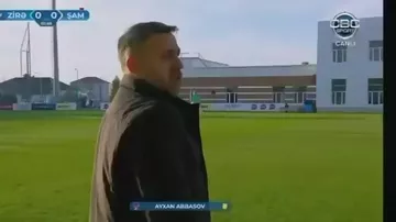 Əsəbindən planşeti qırdı