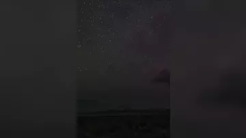 Восхождение Млечного Пути над далекими бурями