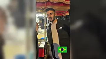 Qarğıdalı satıcısı fenomenə çevrildi -